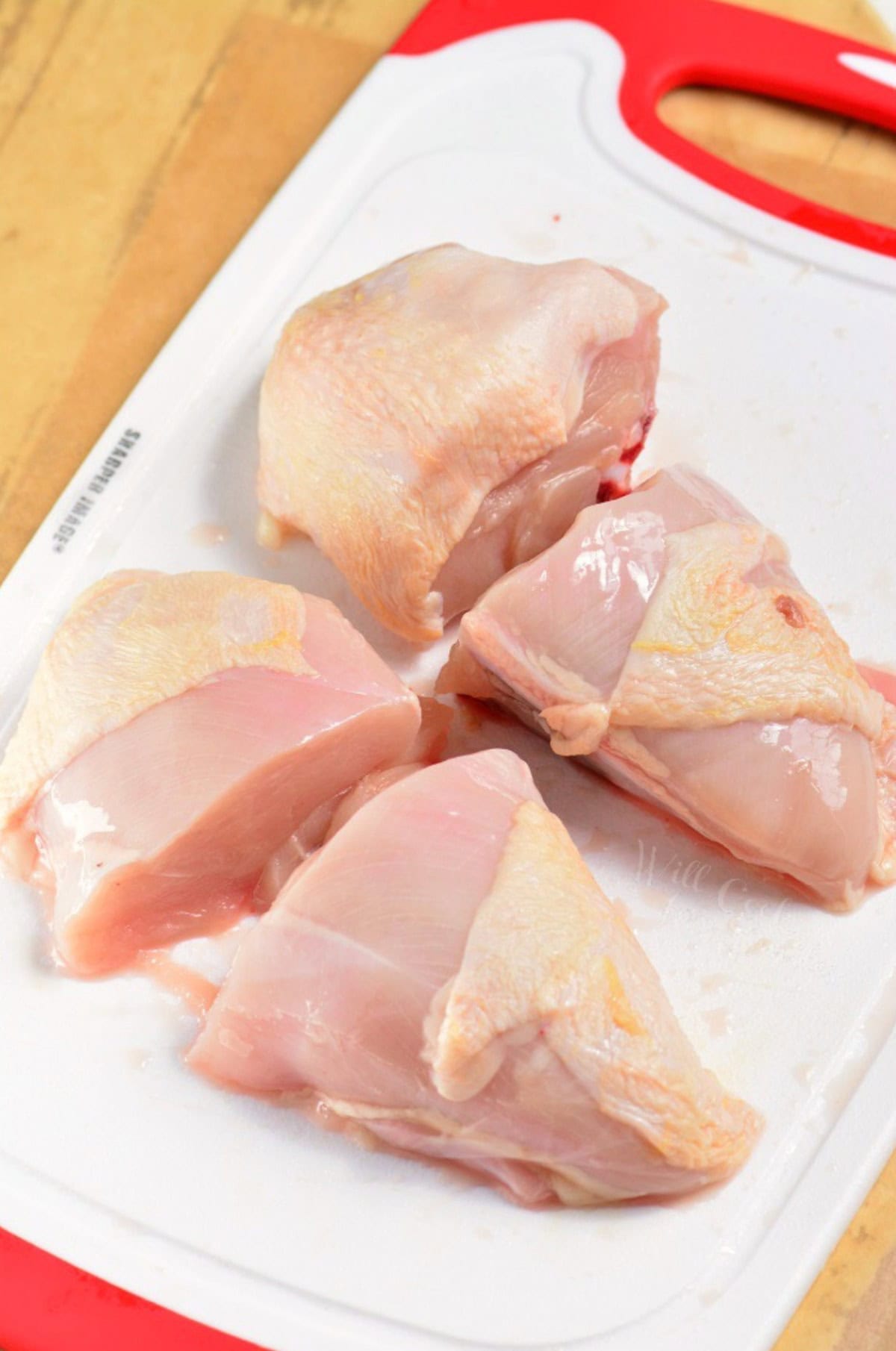 Both sided of the chicken breast cut in half to make four peices.